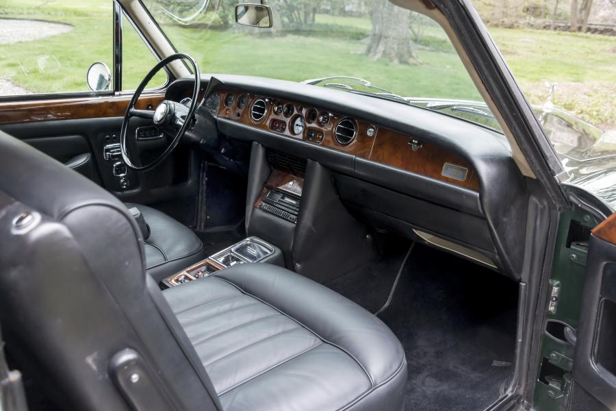 Интерьер Rolls-Royce Corniche Saloon 1971 года  (фото 10 из 18)